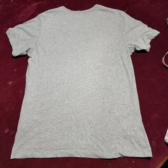 NWOT ... Nike Gray Shirt / T-shirt 👕 - Picture 5 of 7
